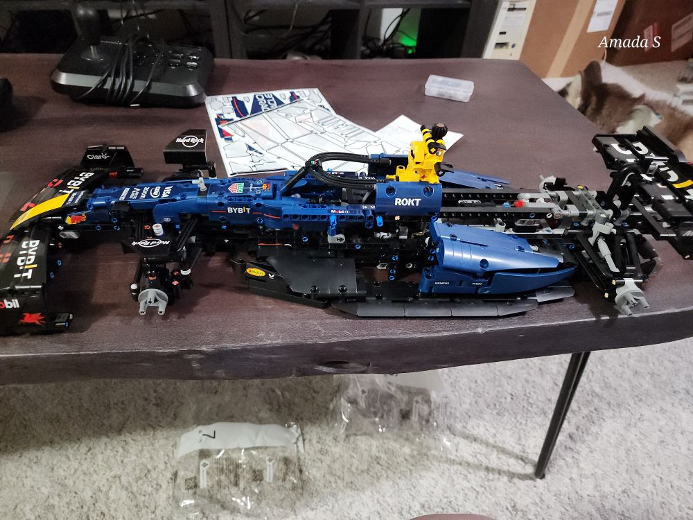 A side profile of the F1 lego set. Half the side bodies have been assembled and attached as well as the halo device.