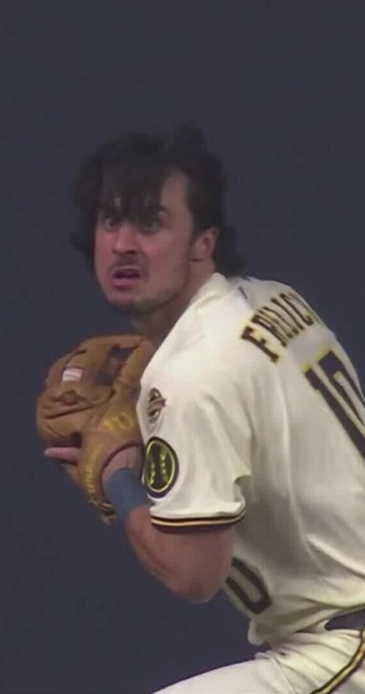 Frelick looking kike a Scooby Doo character making the play of his gotdang life