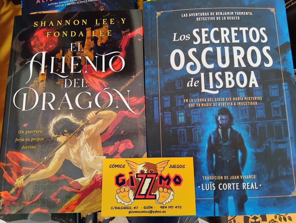 Portadas: El aliento del dragón, de Shannon Lee y Fonda Lee; Los secretos oscuros de Lisboa, de Luís Corte Real.
