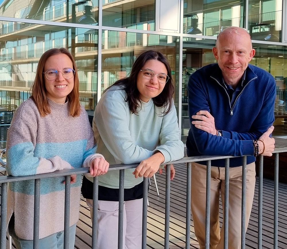 From left to right: Heura Cardona-Blaya, Laura Aviñó-Esteban and James Sharpe. Image courtesy of Carla Manzanas.