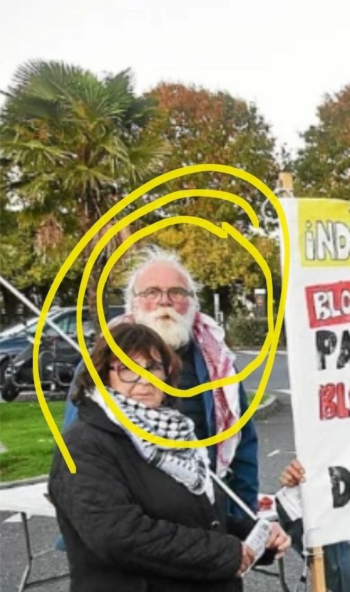 Fleur use de ruses pr ne pas être trop reconnue sur les réseaux 😜