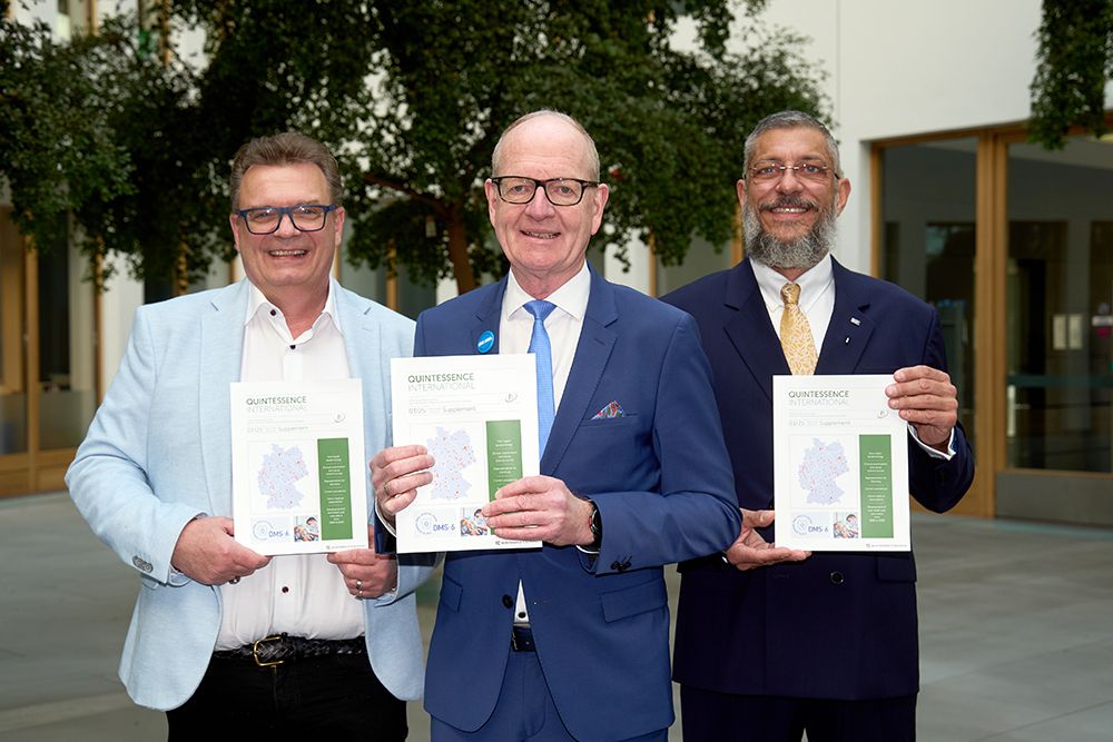 Prof. Dr. Christoph Benz, Präsident der BZÄK; Martin Hendges, Vorsitzender des Vorstandes der KZBV; Prof. Dr. A. Rainer Jordan, Wissenschaftlicher Direktor des IDZ (v. l. n. r.)