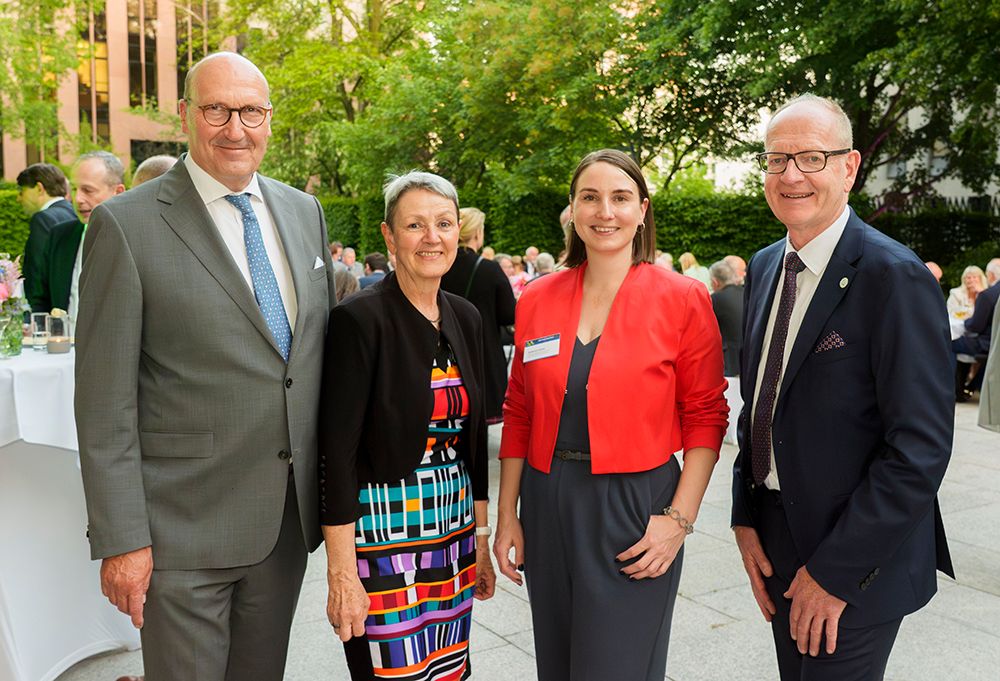 Vorstand der KZBV zusammen mit Katharina Schenk, Gesundheitsministerin des Freistaats Thüringen und amtierende Vorsitzende der Gesundheitsministerkonferenz