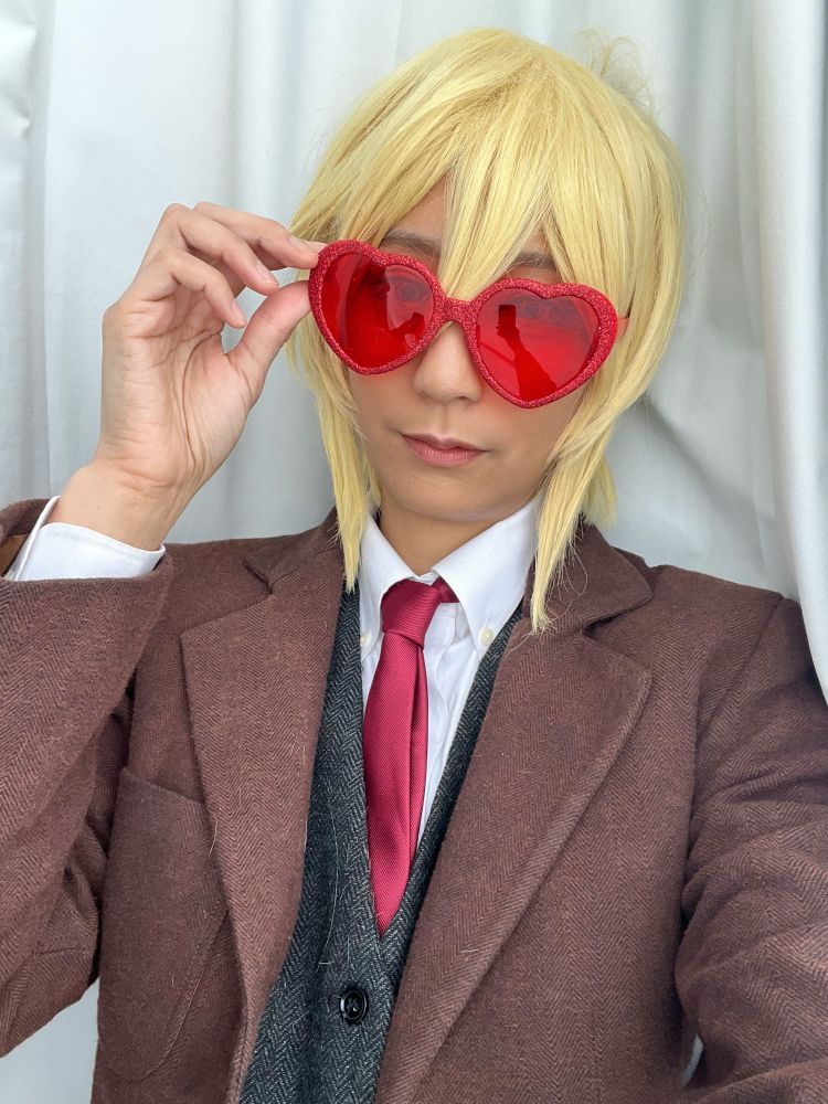 Yuumori Liam James Moriarty with heart sunglasses 