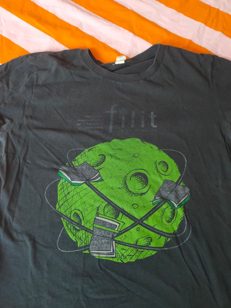 Camiseta de la edición de 2018 del festival "FILIT" de Iași 