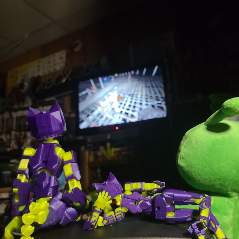 My 250 and 150 scale kerfs watching along lol. Plus ikea alien 👽 
