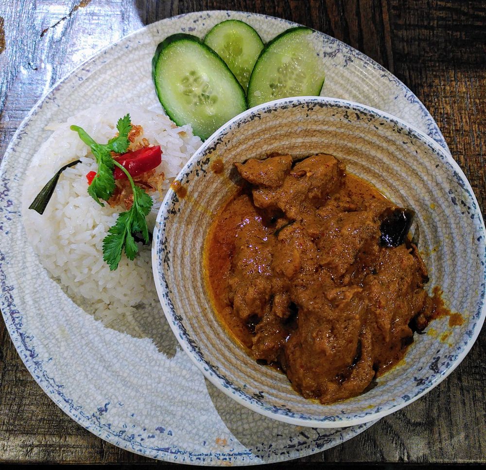 Pulled Shiitake Rendang
Penang shiitake mushrooms cooked in aromatic spices and served with coconut rice.