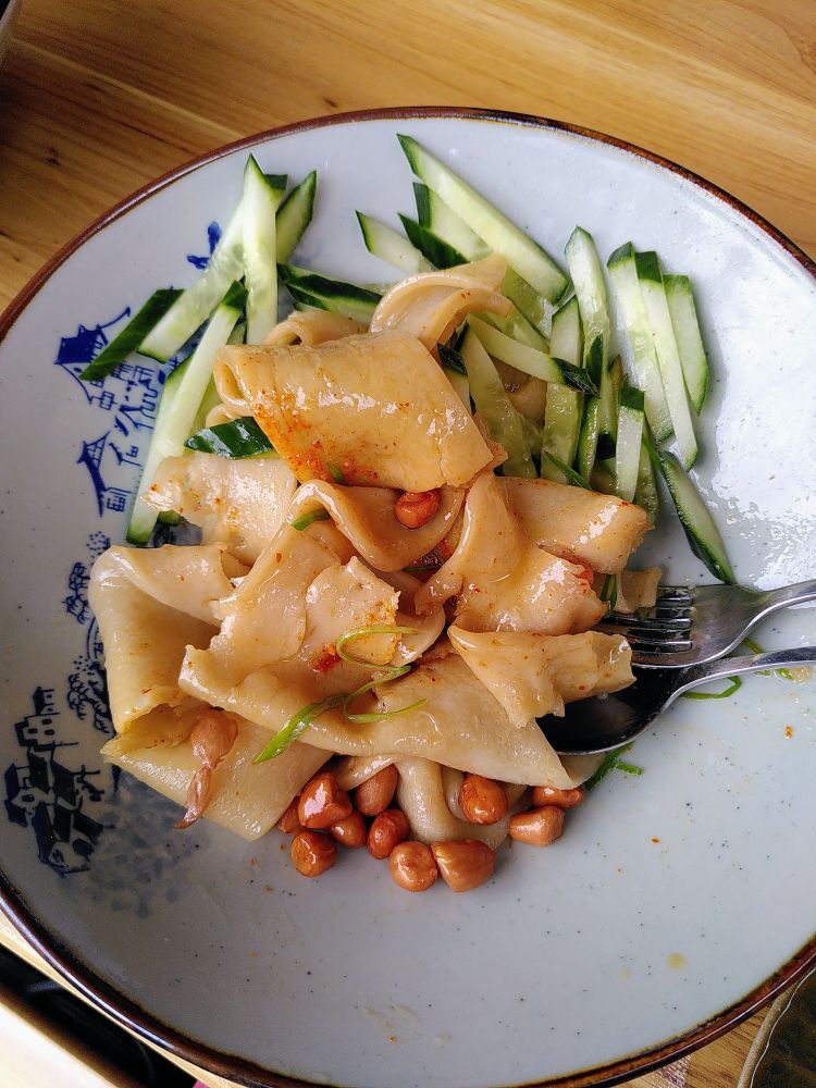 Biang Biang Noodles
Soy sauce with dry chili and peanut on top