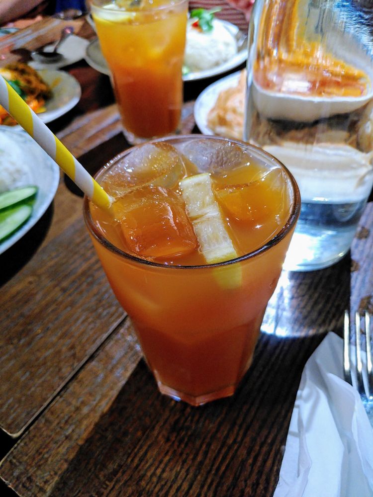 Teh O’Ais
Lemon tea served over ice