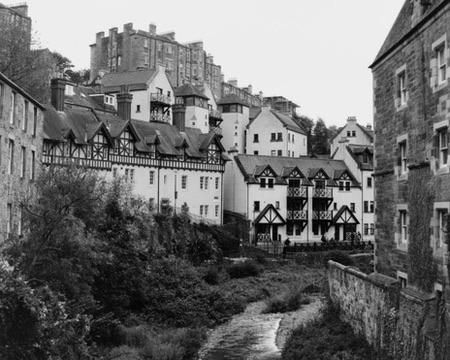 Yashica MAT124G | Cinestill BWXX 250 | Shot at 400 + Med Yellow Filter | Developed in XTOL

Looking down the Water of Leith from a small bridge