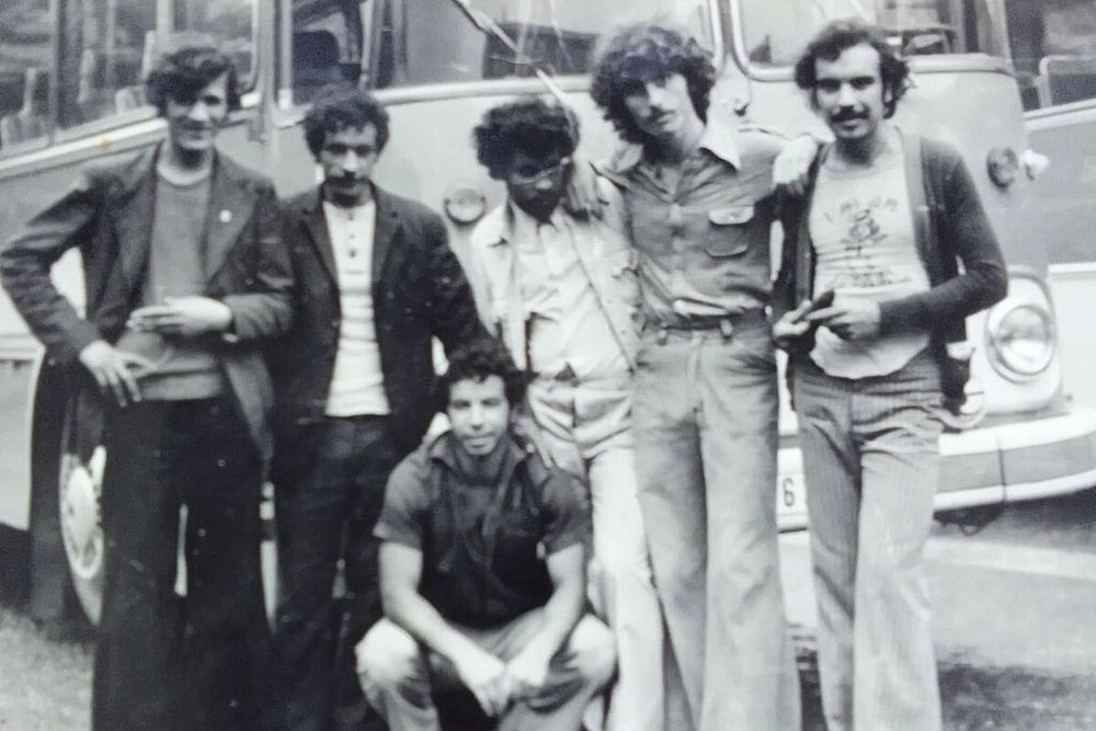Vor 50 Jahren jagten mehrere hundert Menschen algerische Vertragsarbeiter durch Erfurt – doch aus dem öffentlichen Bewusstsein ist das wie ausradiert. Was erzählen die Männer, die sich damals wehrten?