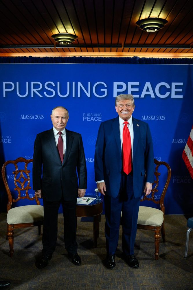 putin and trump standing weirdly