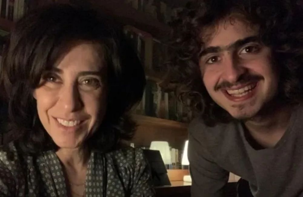 Fernanda Torres e o filho Joaquim Waddington.
