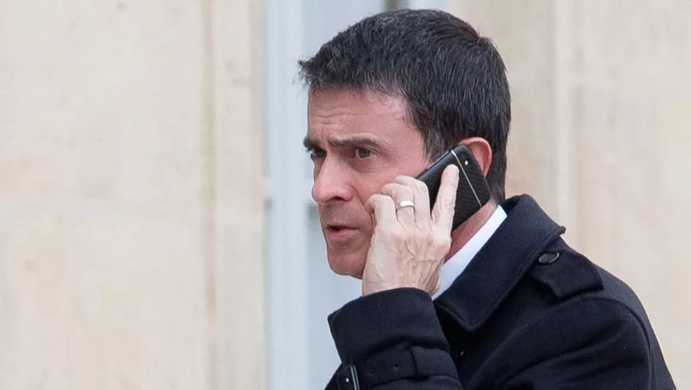Valls au téléphone 
