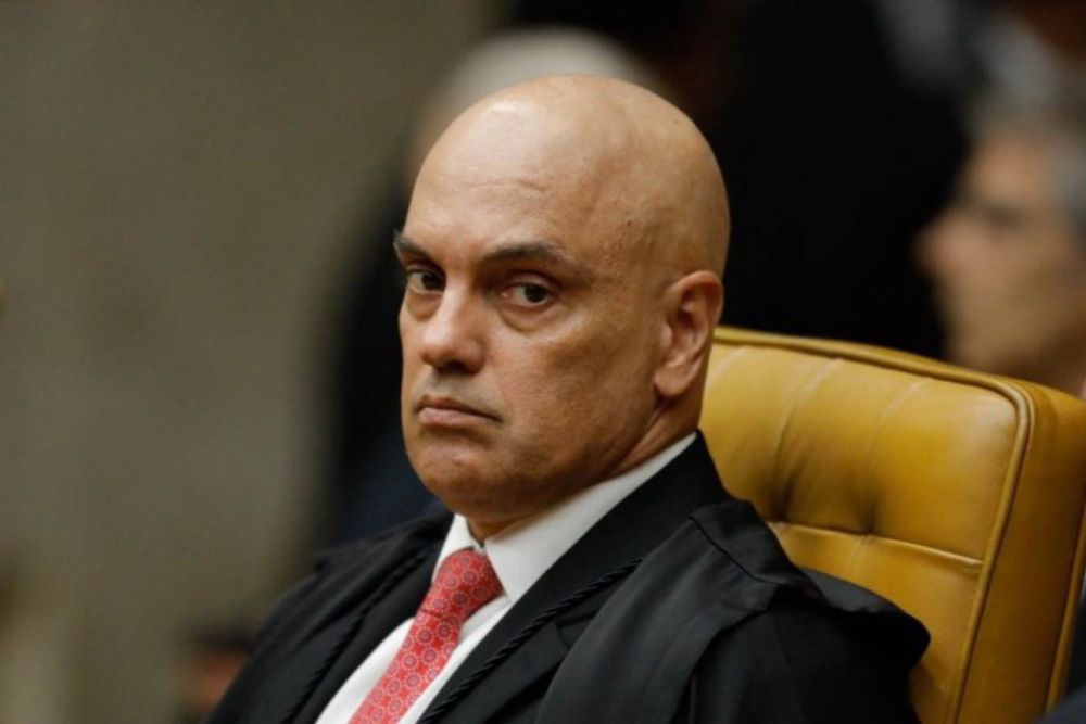 Moraes manda bloquear carros e aeronaves da Starlink no Brasil