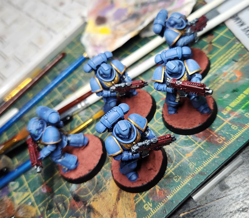 A squad of Ultramarines Intercessors, the emperors favorite chapter.