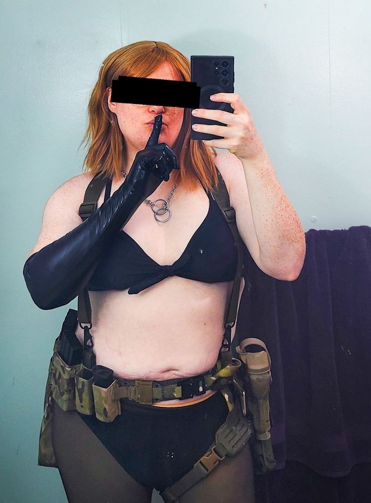 langley dressed as Quiet from mgsv