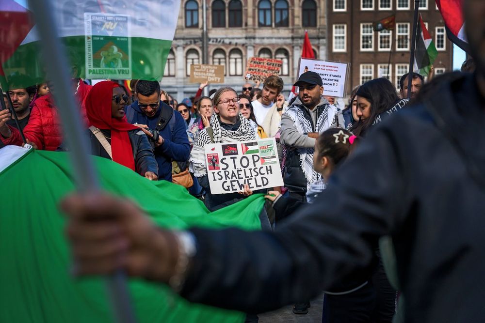 VVD-leider Yesilgöz noemt pro-Palestijnse protesten op maandag 7 oktober antisemitisch