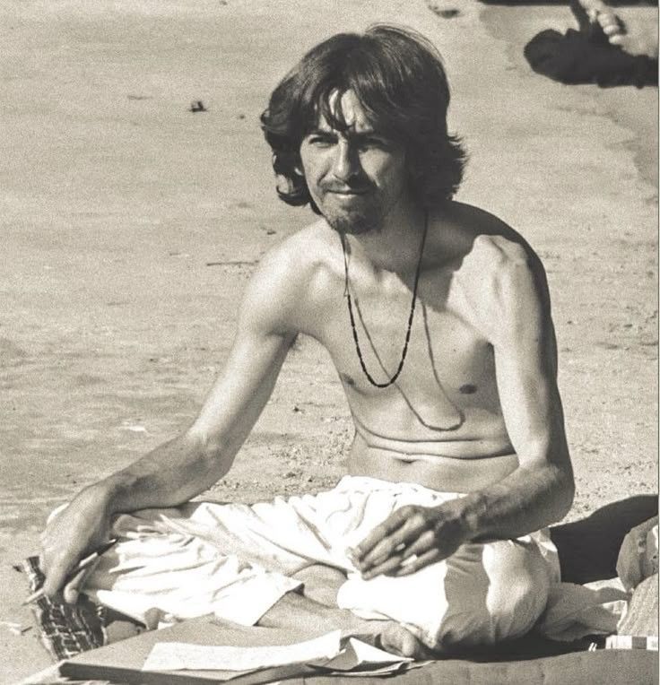 George Harrison, at Maharishi Mahesh Yogi's Ashram, Rishikesh, March 11, 1968
The #Beatles 