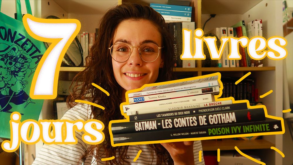 Miniature Youtube : 7 jours / 7 livres
Lys tient une pile de livres dans les mains et regarde la caméra 