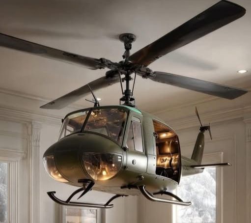 Básicamente un puto helicóptero colgado del techo.