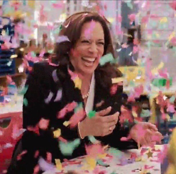 Kamala Harris rindo com confete caindo ao fundo