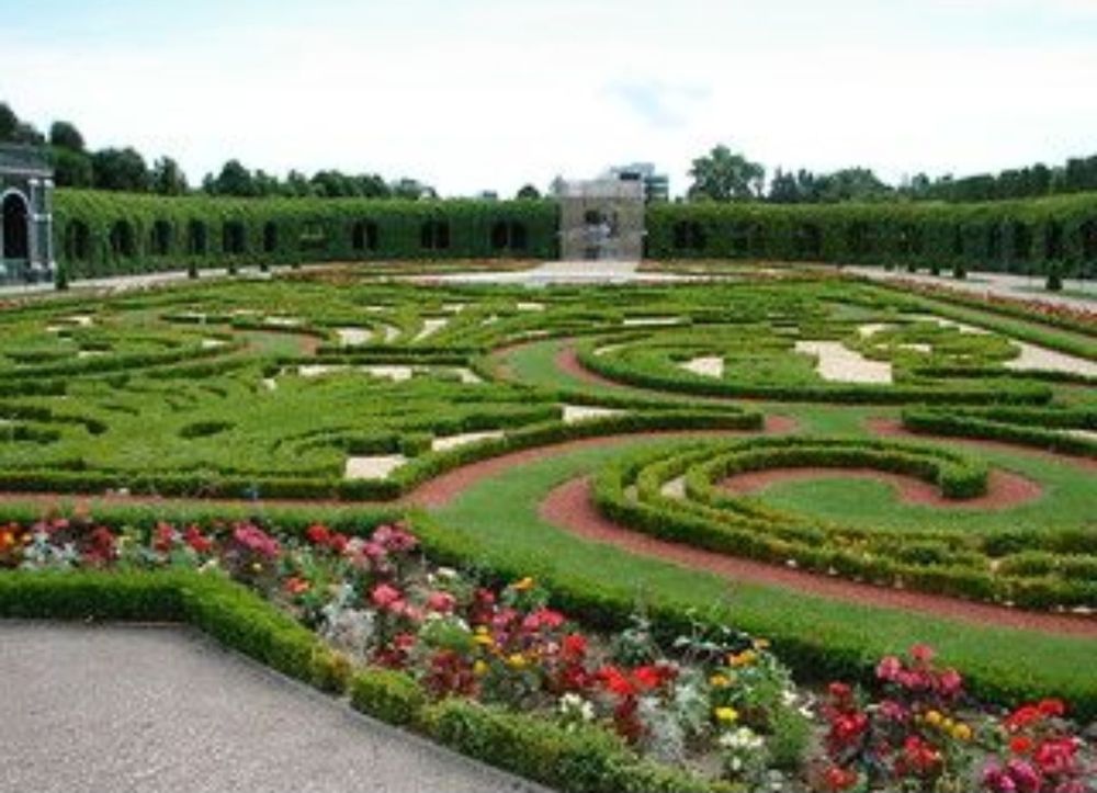 Shonbrunn Palace & Gardens in Vienna.