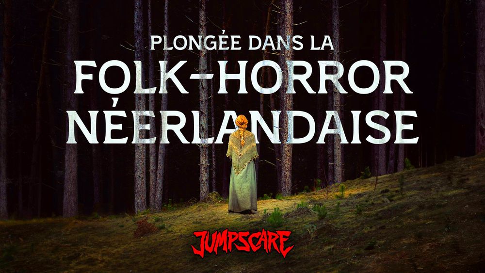 Affiche du film HERESIE avec une femme faisant face à une forêt sombre et mystérieuse. En gros titre : "PLONGÉE DANS LA FOLK HORROR NEERLANDAISE", avec en bas le logo Jumpscare.
