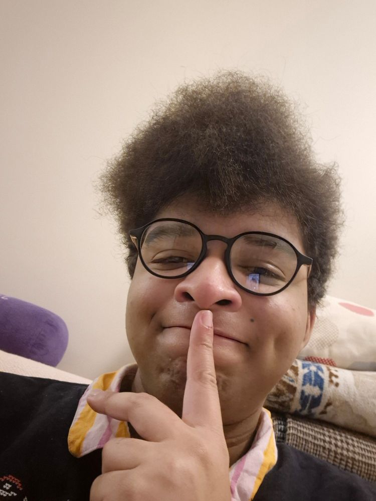 Paire secondaire avec des cadres un peu plus arrondi mais plus epais et noire