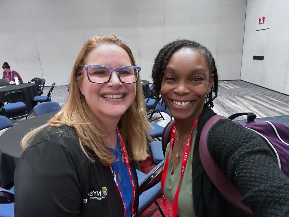 2 women smiling 
