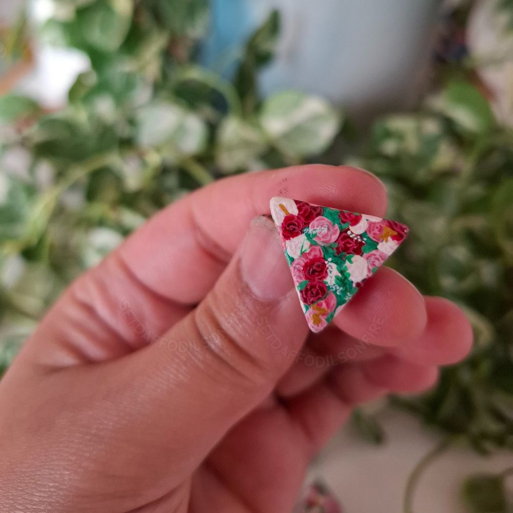 a close up of the d4, handpainted to look like a bouquet of roses