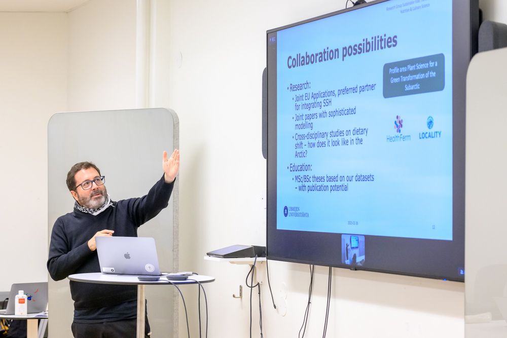 Armando Perez Cueto points to a screen showing a slide with text describing Collaboration possibilities