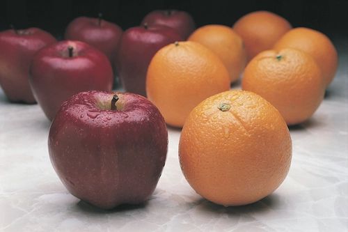A picture of a group of apples on the left and a group of oranges on the right.