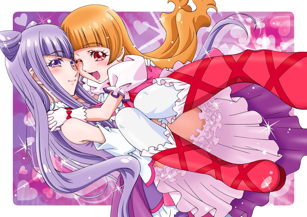 girls kissing :3