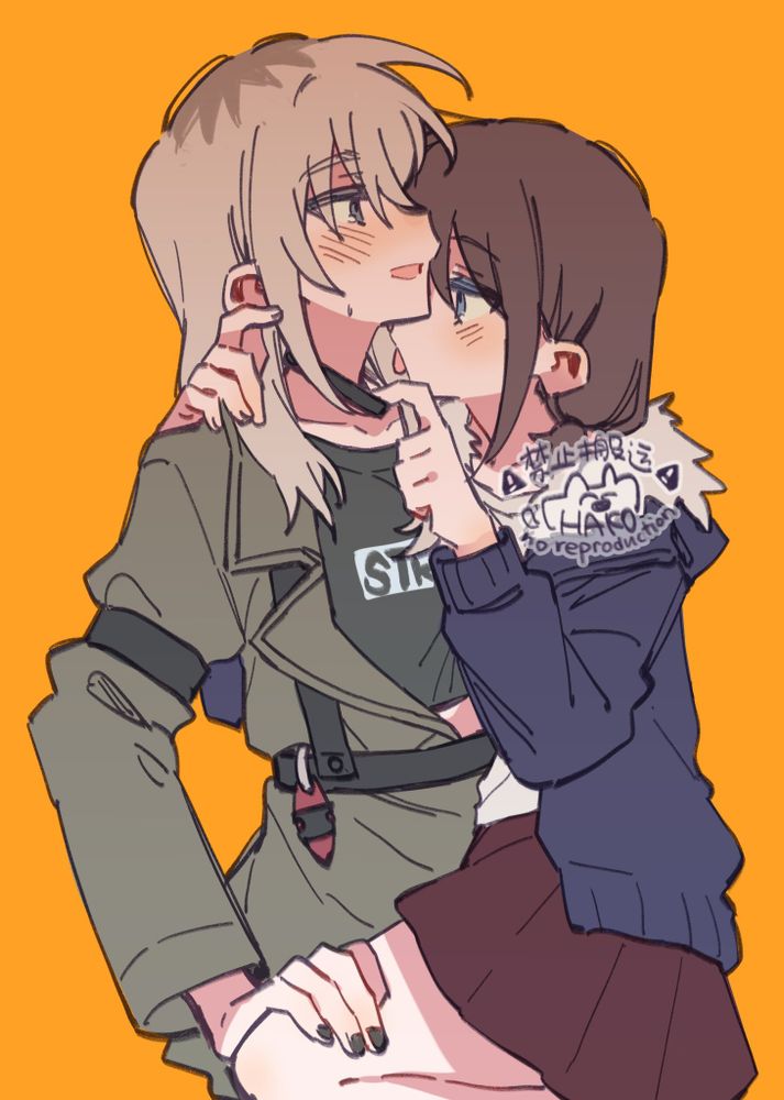 girls kissing :3