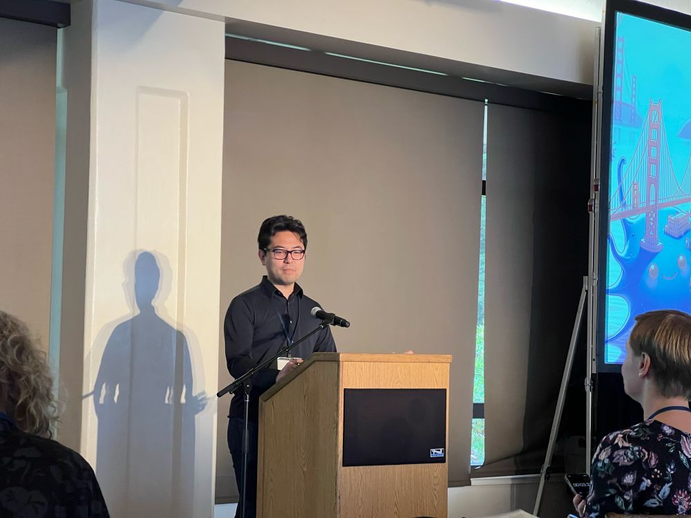 Huaigeng Xu at the podium ready to give his presentation.