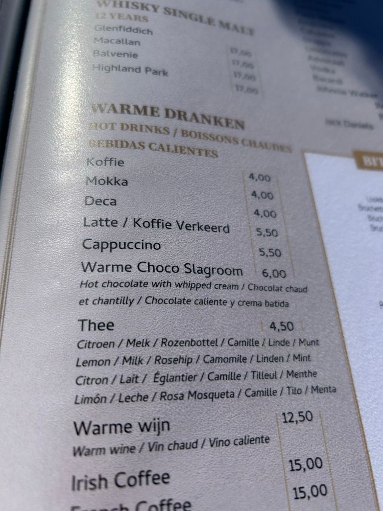 Warme choco slagroom six euros