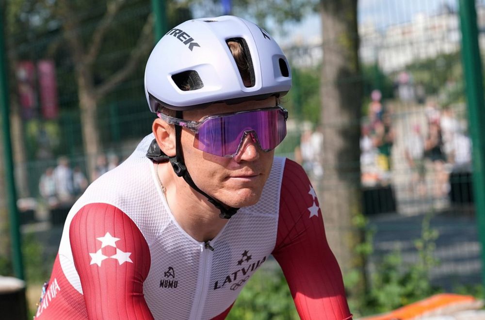 Cycling star Skujiņš raises 3,200 euros for young riders