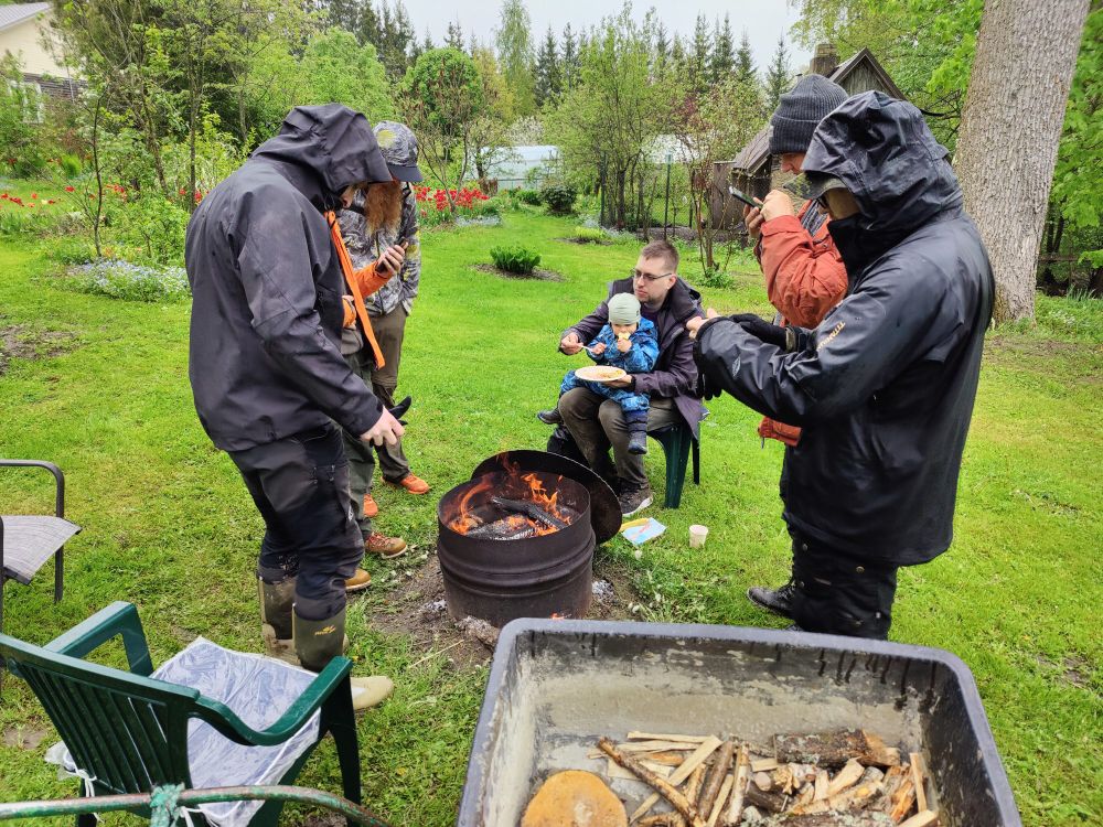 A final few minutes around the fire before getting going again.