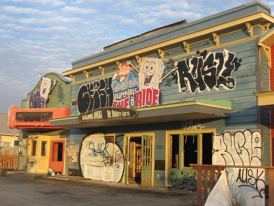 Heavily vandalized building entrance for Spongebob The Ride, though the sponge himself remained mostly untouched (2011)