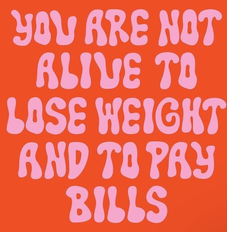 Texto con letras rosas y fondo rojo que dice "YOU ARE NOT ALIVE TO LOSE WEIGHT AND TO PAY BILLS" (no estás vivo para perder peso y pagar facturas)