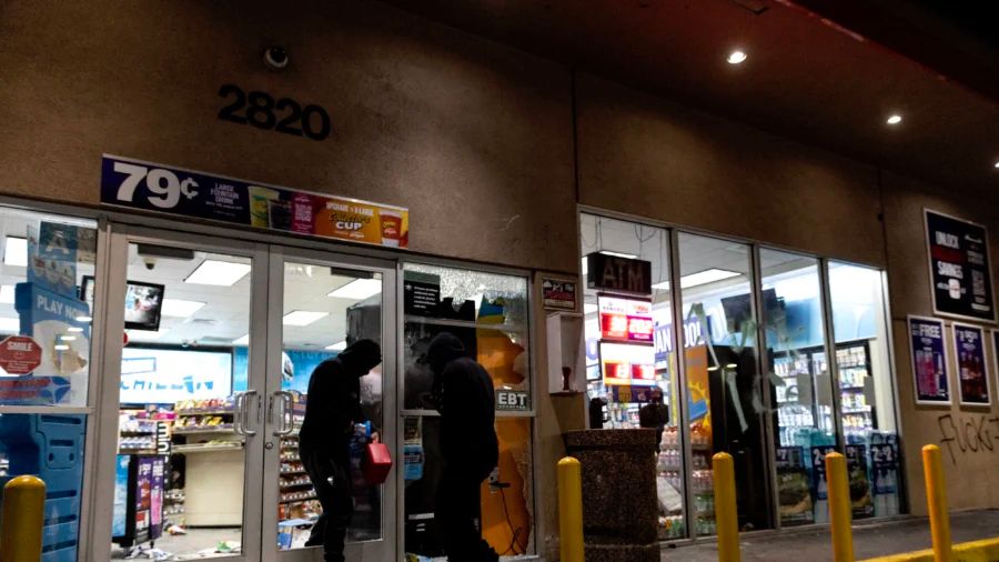 Don’t do this ! Looters breaking windows and stealing merch from mom & pop