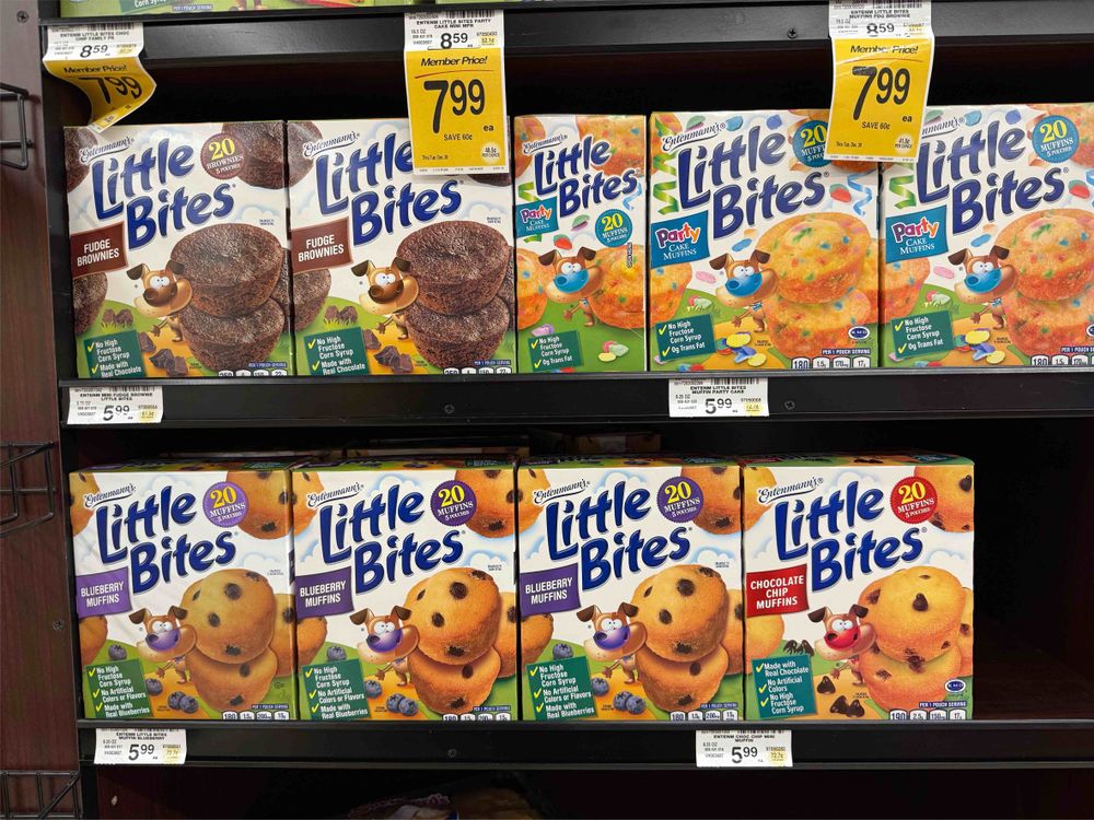 Photograph of a store shelf filled with little bites snacks. The cropped photo of the muffins on one box seamlessly tiles to the crop start of the muffin on the next box creating a smooth appearance.