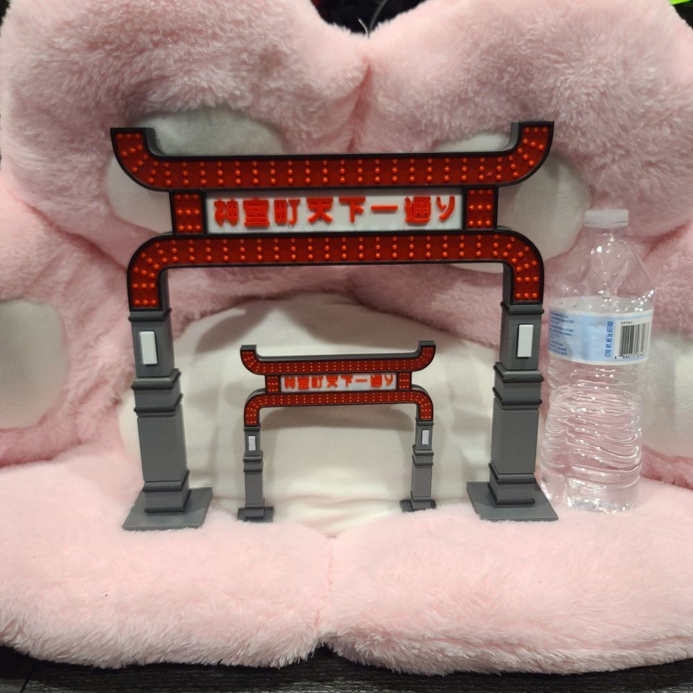 Two 3D prints of the Kamurocho sign from the Yakuza game series. One is about 10 inches tall. The other is about 5 inches tall.
