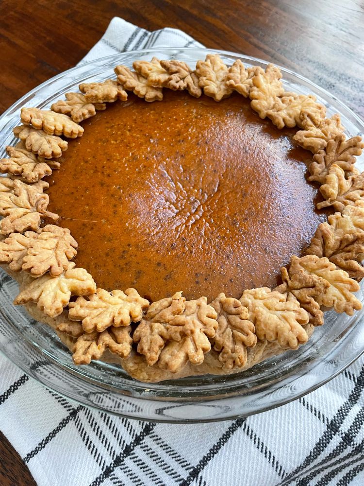 A closer view of the decorative leaf border