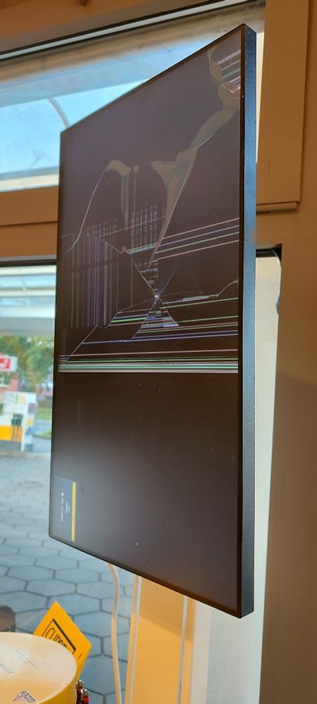 Monitor mit Riss im Bildschirm