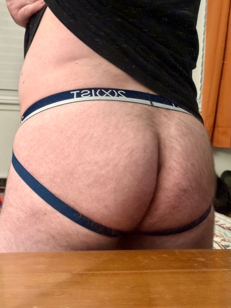 Brady’s big hairy butt busting out of that blue jock, not a fan of the angle or lighting 