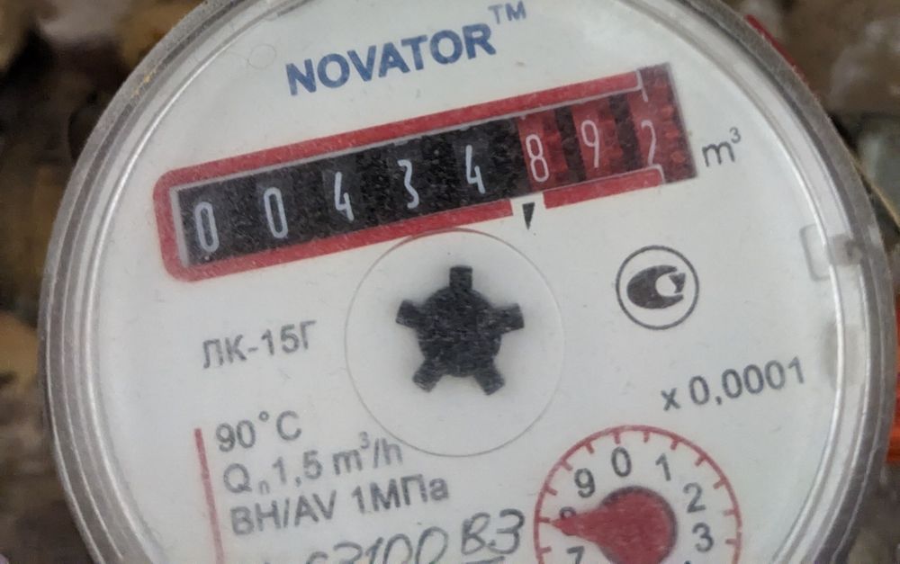 Питають дружину, де ти береш гроші. Вона каже: "У тумбочці". Їй кажуть: "А хто кладе в тумбочку гроші?". Вона каже: "Не знаю". Так де ти береш гроші?