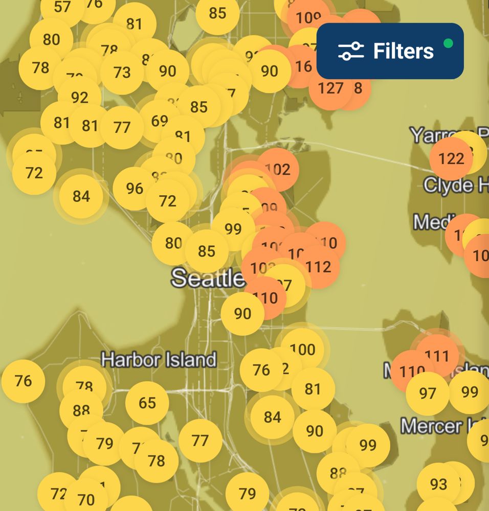a map of the puget sound area with circles showing air quality monitoring stations. most of the circles are yellow and many are orange, indicating unhealthy levels of particulates in the air due to smoke from a nearby wildfire