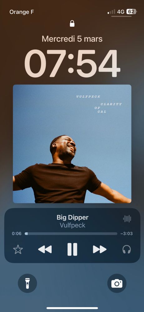 Capture d’écran de smartphone jouant le premier titre « Big Deeper » du nouvel album du groupe Vulfpeck, Clarity of Cal